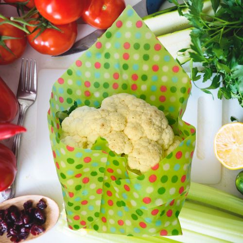 Beeswax Wraps keep fodd fresh longer. Beeswax food wrap can cover a bowl, a plastic wrap alternative